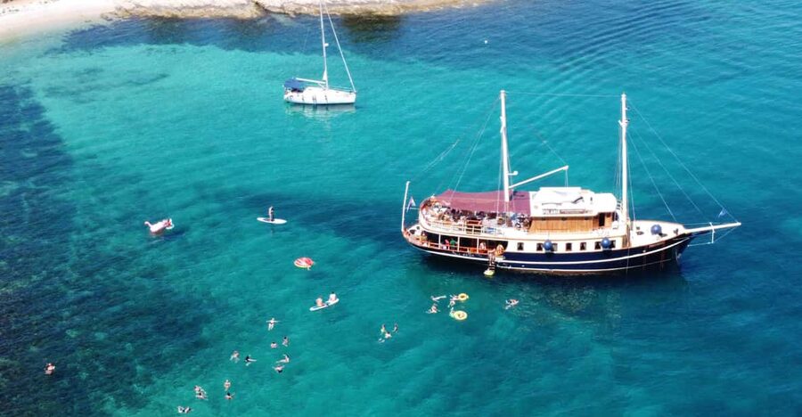 Split: All inclusive Brač & Šolta Island Swimming Cruise - Lunch while cruising toward Šolta