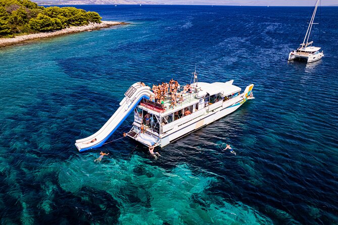 Split: Blue Lagoon, 3 Island Boat Tour & Mediterranean Lunch - Food, drinks, music, and the social atmosphere