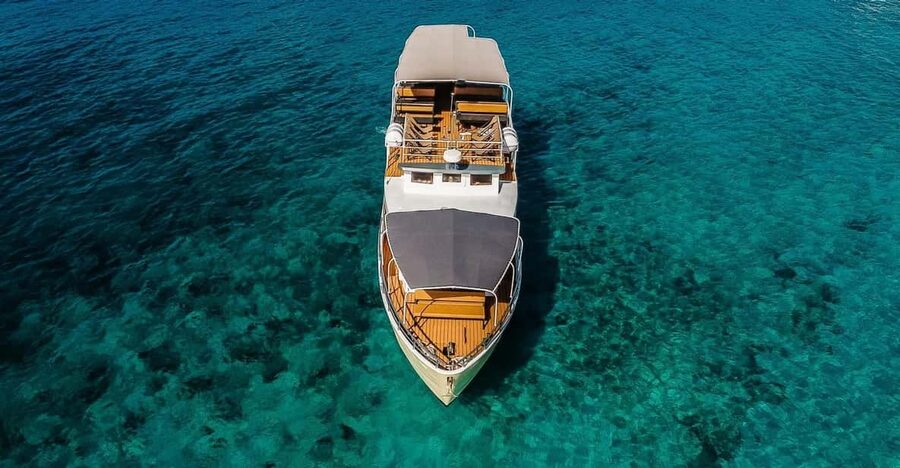 Split: Blue Lagoon and 3 Island Cruise with Food and Drinks - Šolta: the first swim and the shipwreck question