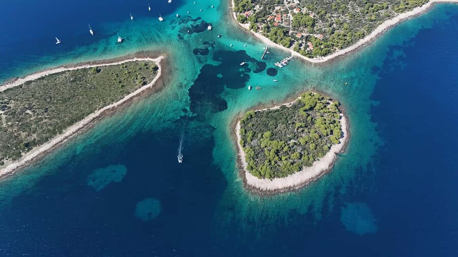 Split: Blue Lagoon and 3 Islands Group Boat Tour - Trogir: one hour among medieval stone streets