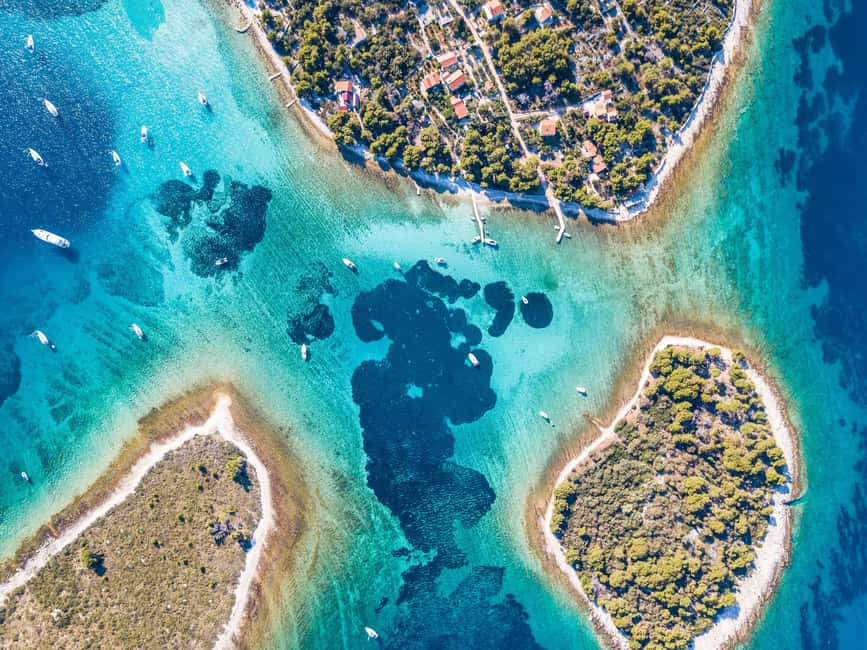 Split: Blue Lagoon and Šolta Boat Tour with Lunch and Drinks - Lunch, wine, and drinks included in the fare