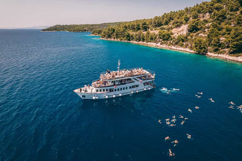 Split: Blue Lagoon, Shipwreck and Šolta with Food and Drinks - What Yacht Tamaris is like for eight hours