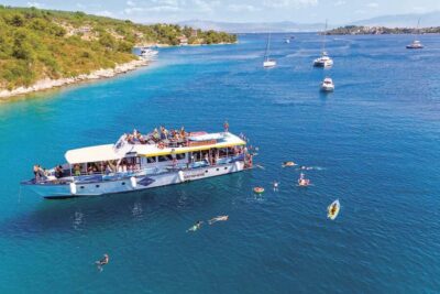 Split: Blue Lagoon, Shipwreck, & Šolta with Lunch & Drinks