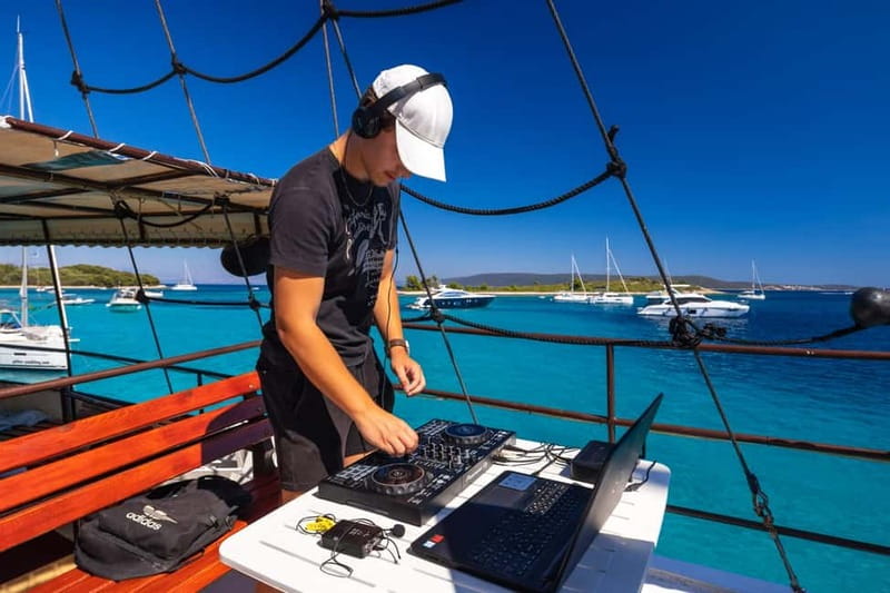 Split: Blue Lagoon Underwater Museum Tour w/Lunch & Drinks - Music, dancing, and the ride back
