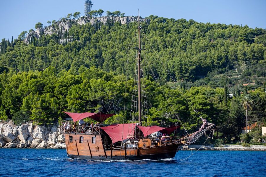 Split: Cruise on Columbo's Pirate Ship "Santa Maria" - Drinks, wind, and a relaxed pace