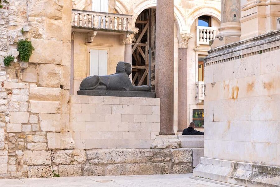 Split: Group or Private Walking Tour with Art Historian - Peristyle and Jupiter’s Temple