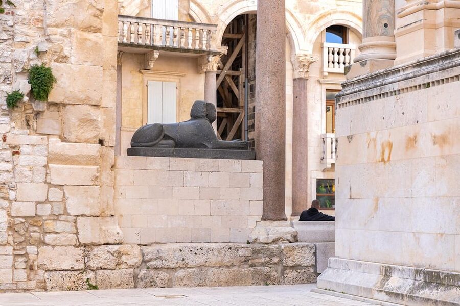 Split: Group or Private Walking Tour with Art Historian - Vestibul, Triklinij, and the underground Substructures