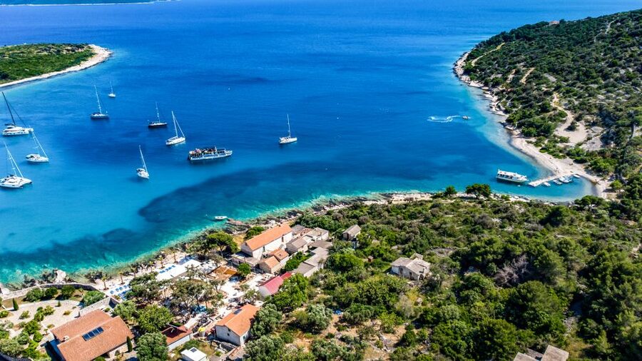 Split: Half-Day Blue Lagoon, Shipwreck, and Trogir Boat Tour - Key points at a glance