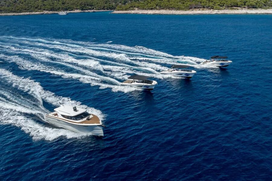 Split: Half-Day Blue Lagoon, Shipwreck, and Trogir Boat Tour - Comfort, group size, and the sea