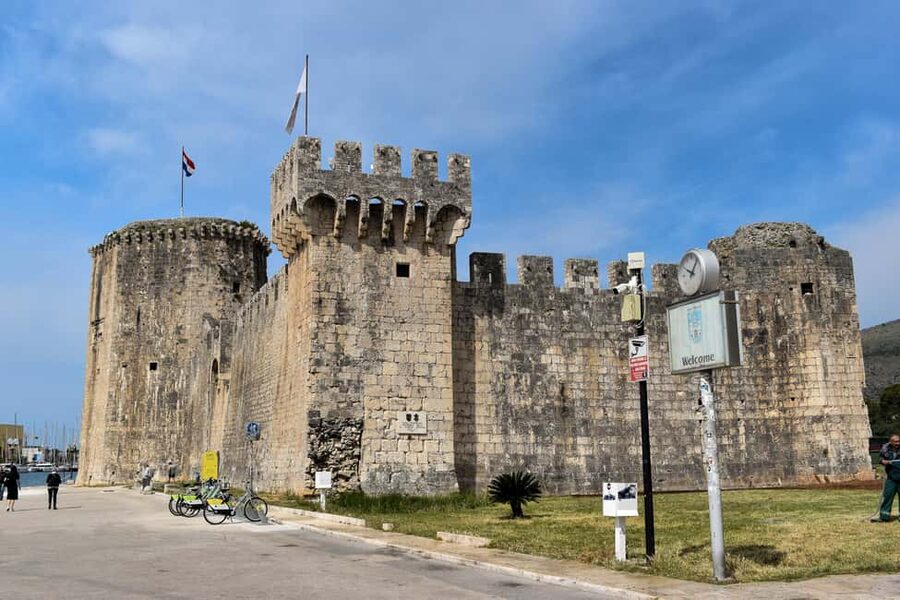 Split: Historical Tour of Salona, Klis Fortress and Trogir - Hidden Dalmatia Visitor Center and the short digital stop