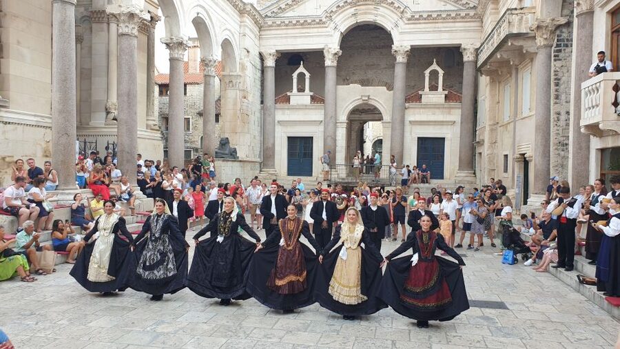 Split: History and Heritage Walking Tour - Peristil Square and the palace’s surviving structure