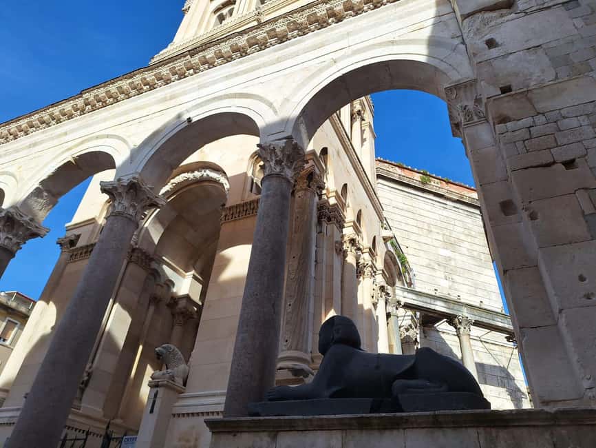 Split: History Walking Tour of the Old Town - People’s Square and Fruit Square