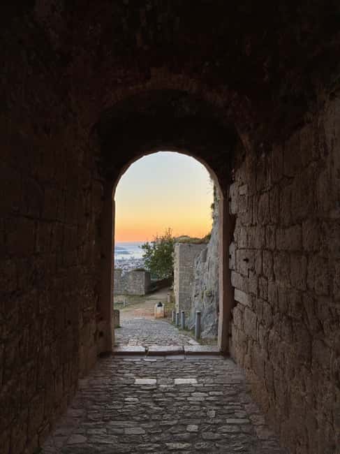 Split: Klis Sunset Sightseeing Bus Tour - Walking through Klis Fortress with a guide
