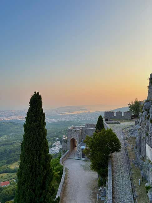 Split: Klis Sunset Sightseeing Bus Tour - Practical advice for a smoother visit