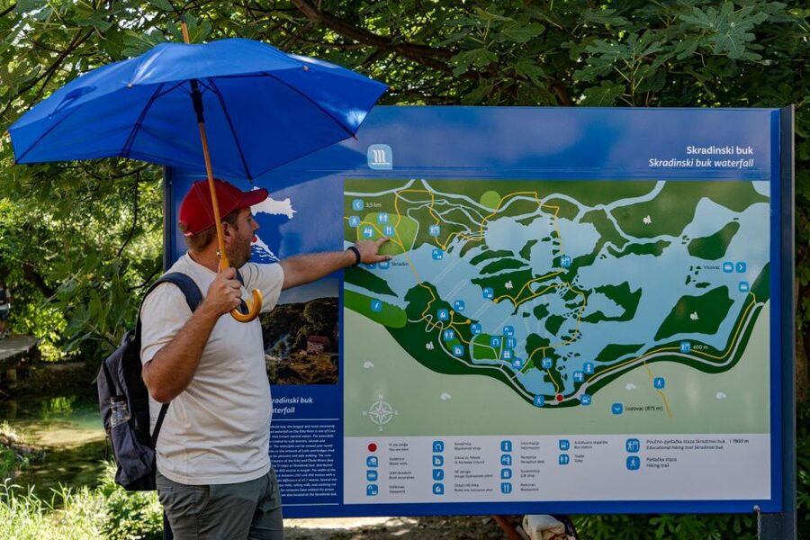 Split: Krka Waterfalls Guided Day Trip with Swim & Boat Tour - Wine tasting in Plastovo