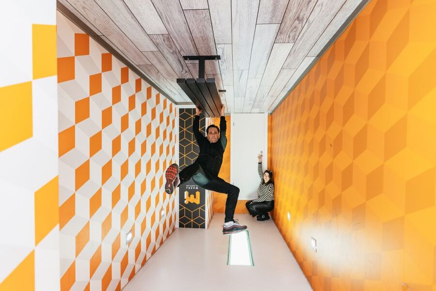 Split: Museum of Illusions Entrance Ticket - Growing and shrinking in the photo room