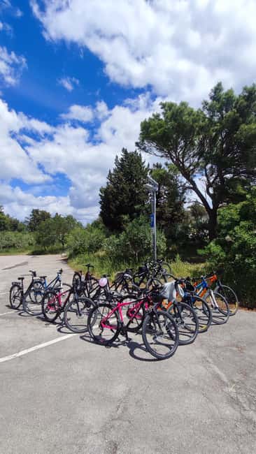 Split: Old Town and Marjan Park Bike Tour - Guides, group feel, and the included gear