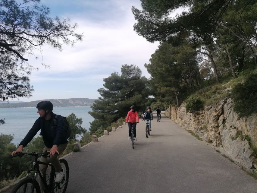 Split: Old Town Guided Bike Tour with Poljud Stadium - From Split’s Stone Streets to the Adriatic