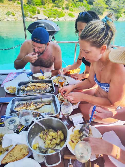 Split/Omiš/Makarska: Full or half day boat tour with "Cvita" - Swimming and snorkeling in quieter coves