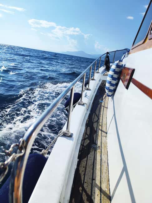Split/Omiš/Makarska: Full or half day boat tour with "Cvita" - The wooden boat and onboard comfort