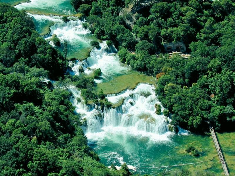 Split or Trogir: Krka Waterfalls & Wine and Food tasting - What the guide adds to the day