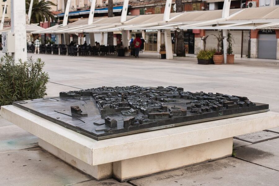 Split: Palace & Old Town Private Walking Tour-Entrance incl. - The Golden Gate and Gregory of Nin