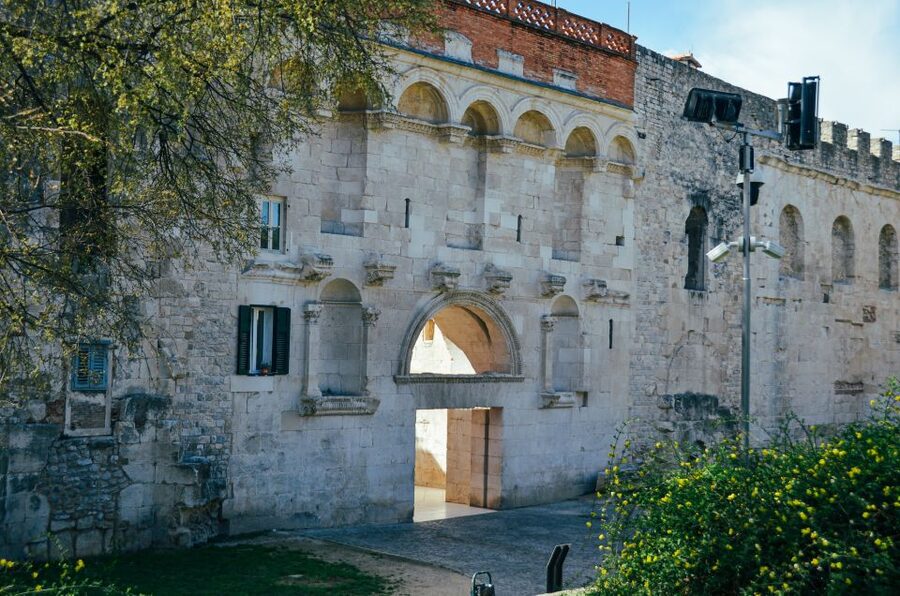 Split: Palace & Old Town Private Walking Tour-Entrance incl. - Starting on the Riva and entering through the south gate