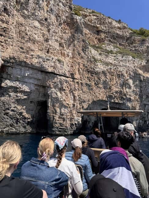 Split/Podstrana: Blue Cave, Hvar & 6 Islands Speedboat Trip - Stiniva Cove: a short first swim