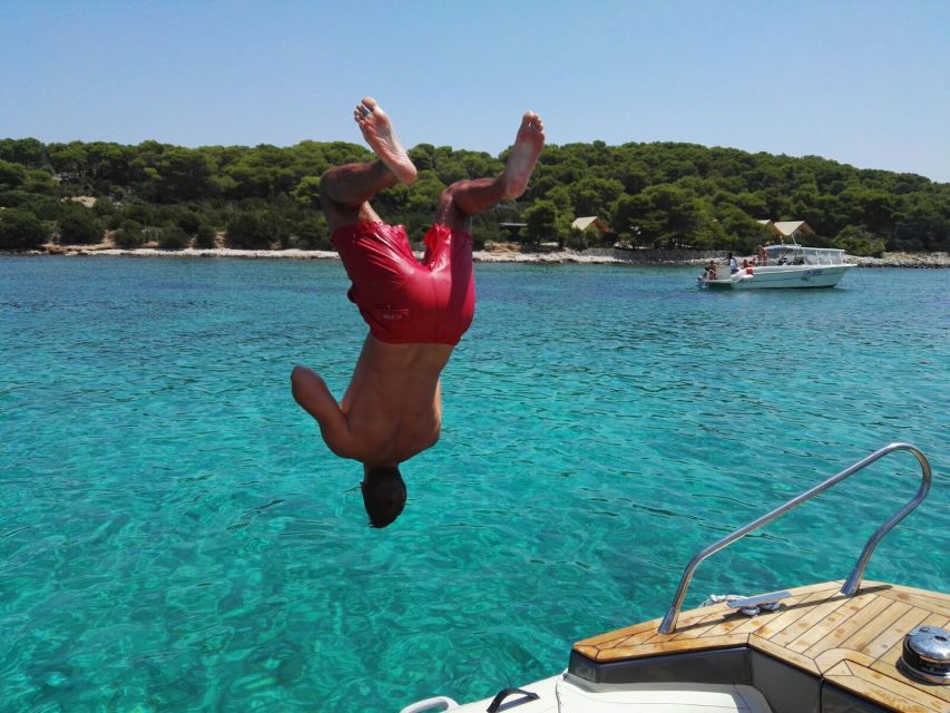 Split: Private Full Day Boat Trip to Blue Lagoon and Trogir - Lunch beside fishing boats in Stomorska Bay