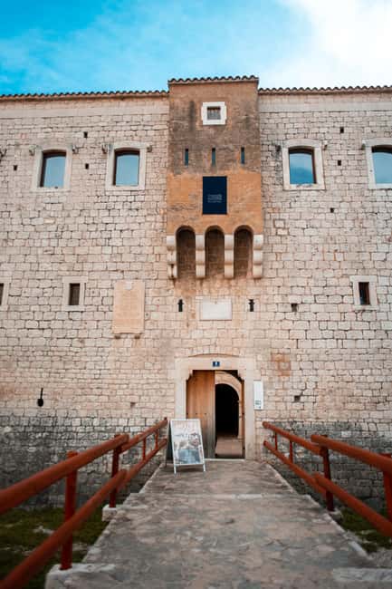 Split: Private tour to Salona, Vitturi castle and Trogir - Trogir: medieval streets and a strong final act