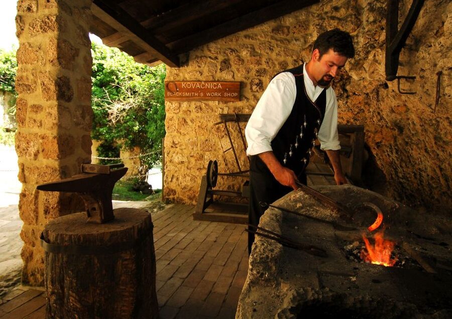 Split: Private Transfer to Krka with Driver & Optional Guide - Price, flexibility, and cancellation