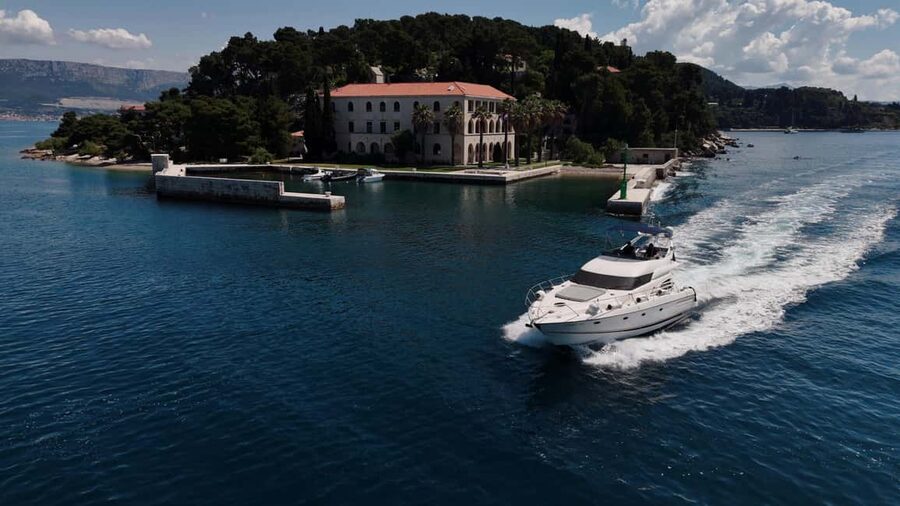 Split: Private Yacht Day Trip - Paddleboards and inflatable toys for mixed-age groups