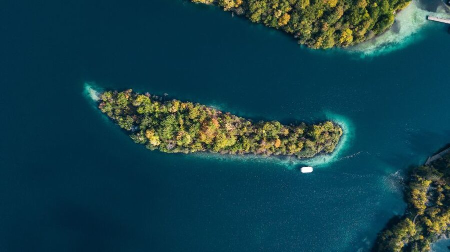Split: Self-Guided Plitvice Lakes Day Tour with Boat Ride - Boat views through the lower lakes