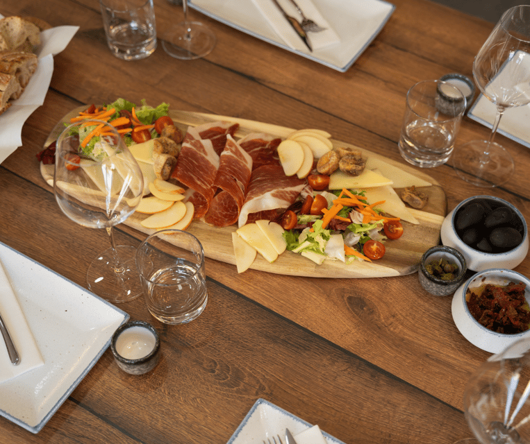 Split&Sip: Educational wine tasting - The food pairing: cheese, prosciutto, olives, and tapenade