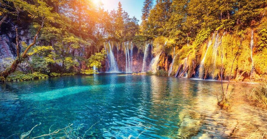Split: Transfer to Zagreb with Plitvice Lakes Entry Tickets - The long road from Split to Plitvice