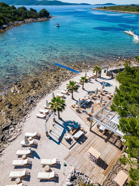 Split/Trogir: Half-Day(5 hours) 3-Island Speedboat Adventure - Who should book this experience?