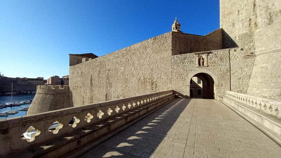 Sunset Wall Walk: 75-Minute Guided Tour & Free Exploration - Key points to know before you book