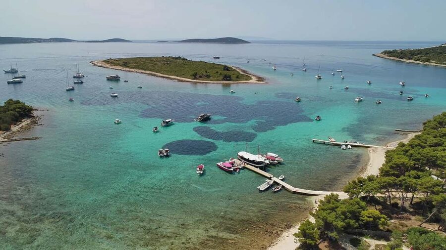 Trogir: Blue Lagoon and 3 Islands Speedboat Tour - From Kamerlengo Castle to open Adriatic water