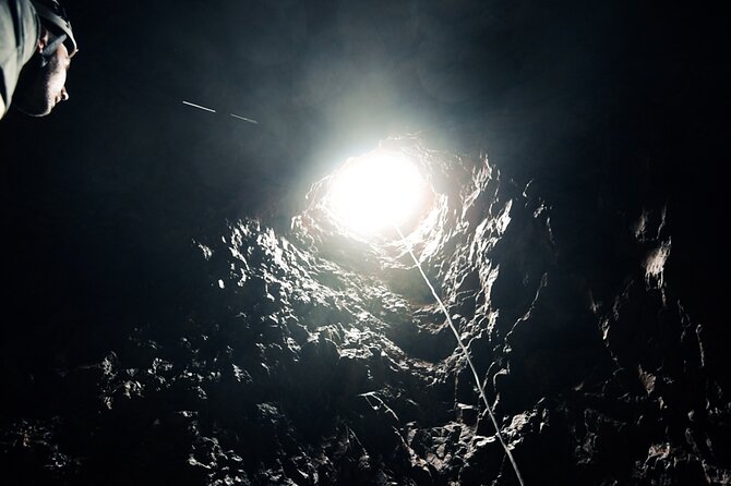 TUNNEL ABSEILING PLUS tour the underground - The first rock descent: a manageable start
