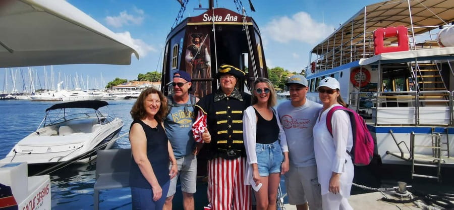 Vrsar: Dolphin Watching Boat Ride - The crew, languages, and practical comfort