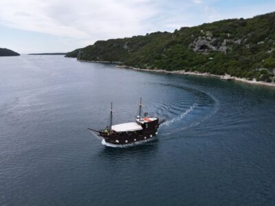 Vrsar: Lim Fjord Boat Tour with Swimming near Pirate’s Cave