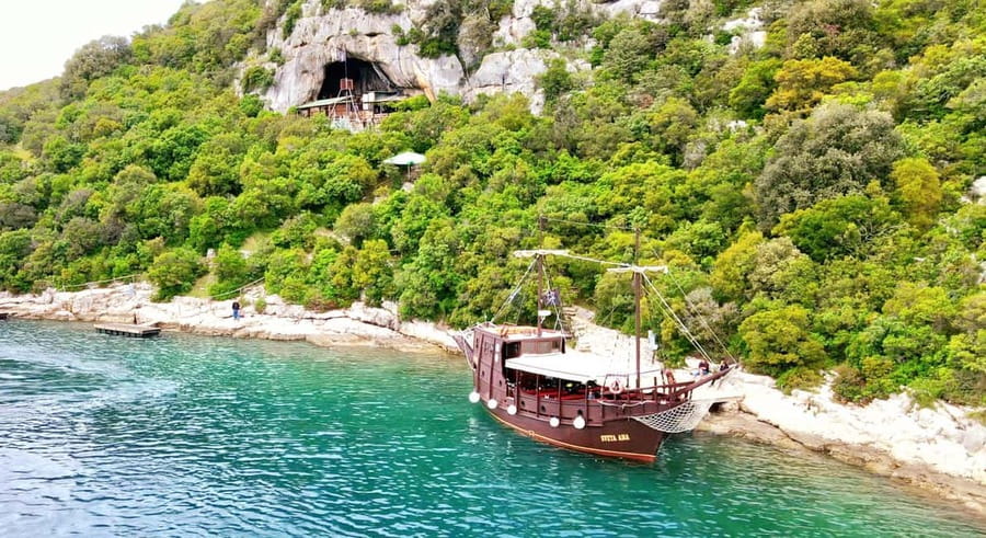 Vrsar: Lim Fjord Boat Tour with Swimming near Pirate's Cave - Language, crew, and what is included