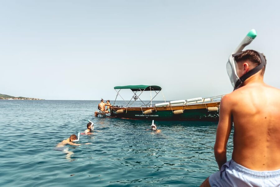 Zadar: 3 Islands Snorkeling Cruise with Prosecco - Prosecco, fruit, and the easygoing boat atmosphere