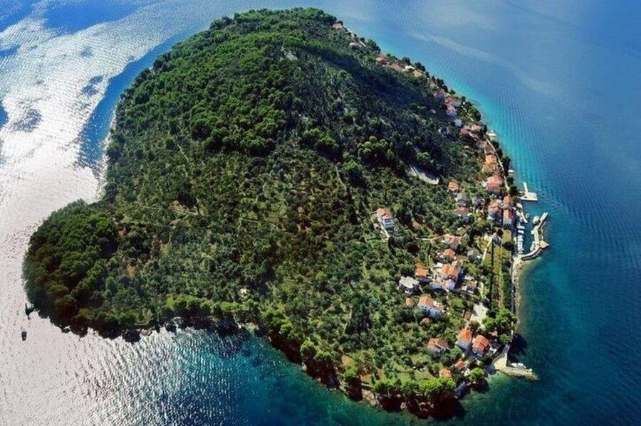 Zadar: 3 Islands SpeedBoat Tour with Snorkeling and Drinks - Preko: 75 minutes for coffee, a stroll, and island life