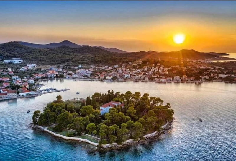Zadar: 3 Islands SpeedBoat Tour with Snorkeling and Drinks - The first stop: 50 minutes in a quiet swimming bay