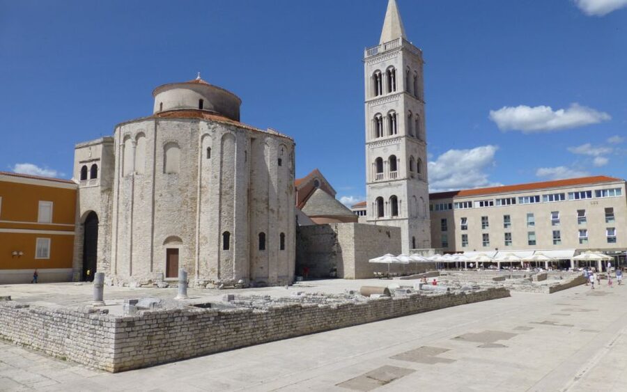 Zadar: Guided Old Town History Walking Tour - St. Donatus Church and St. Anastasia’s Cathedral