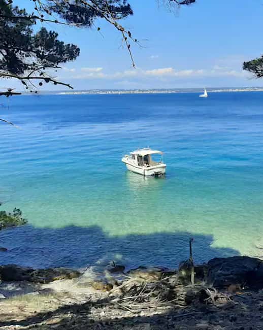 Zadar: Half-Day Island-Hopping and Lagoons Cruise with Fruit - Sailing toward Rivanj and its first lagoon