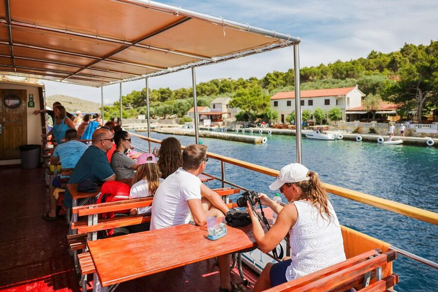 Zadar: Kornati and Telašćica Full-Day Boat Trip with Lunch - Boat comfort, seating, and the long return to Zadar