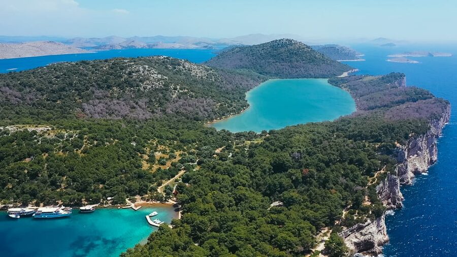 Zadar: Kornati Boat Trip with Lunch and Swim Stops - A freshly grilled lunch with Croatian wine