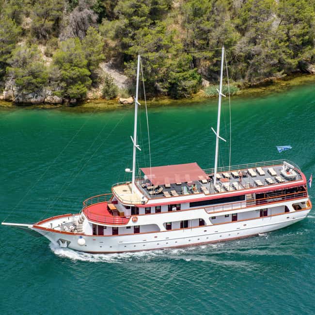 Zadar: Krka falls, olive mill, lunch, oil & wine tasting - Skradin: a short walk and a chance to swim